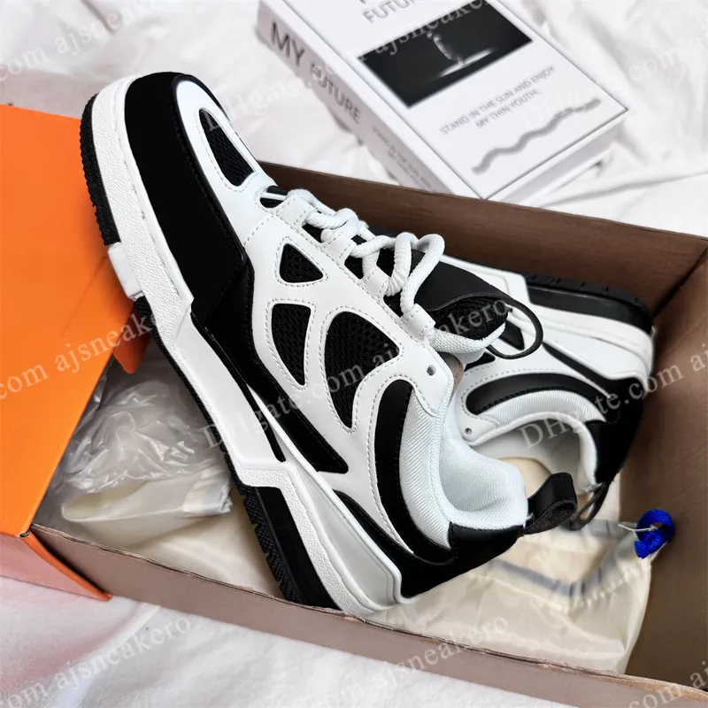 Diseñador zapatos de tablero de cuero zapatillas de deporte en relieve