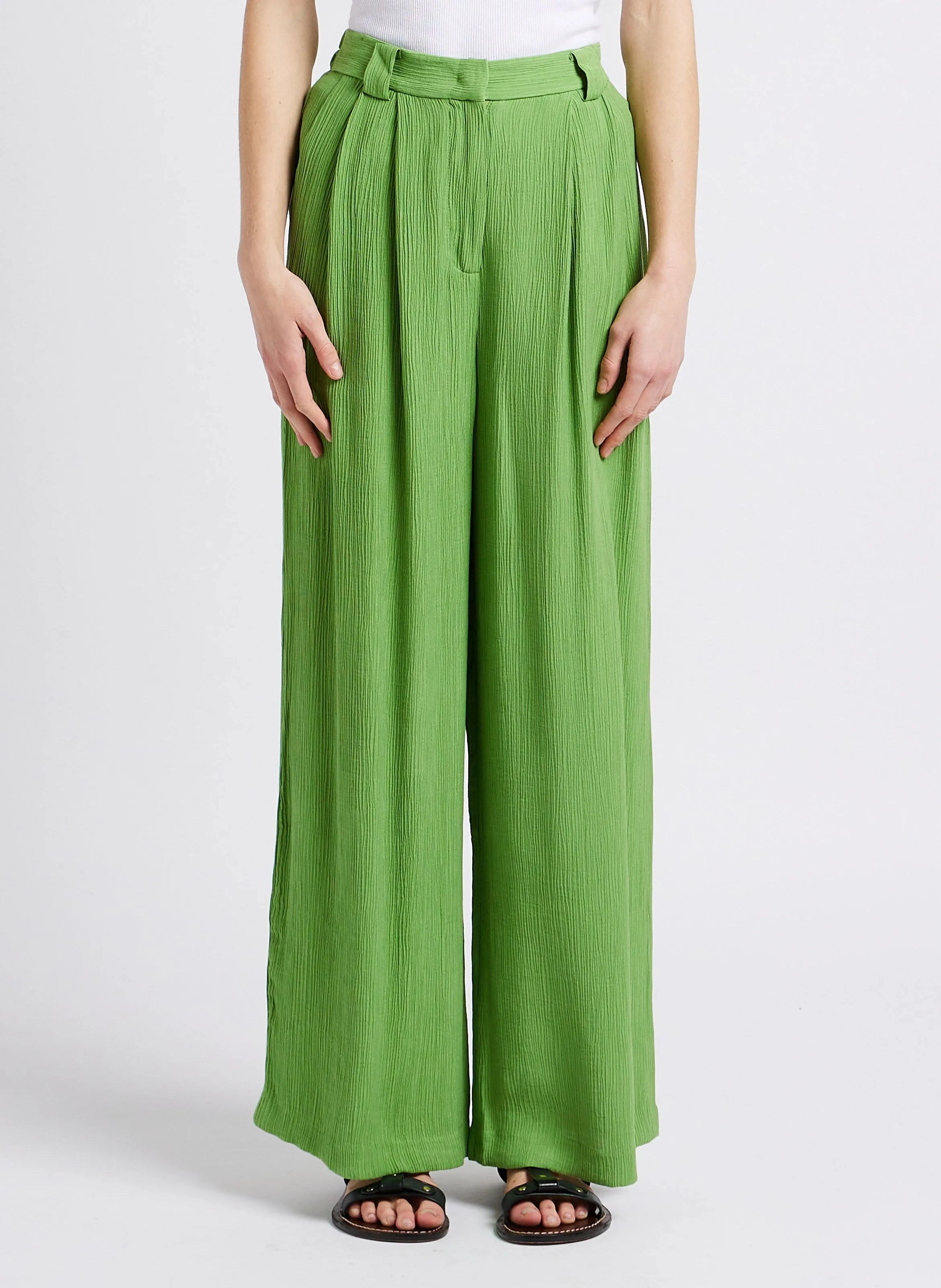 Pantalón recto texturizado en verde