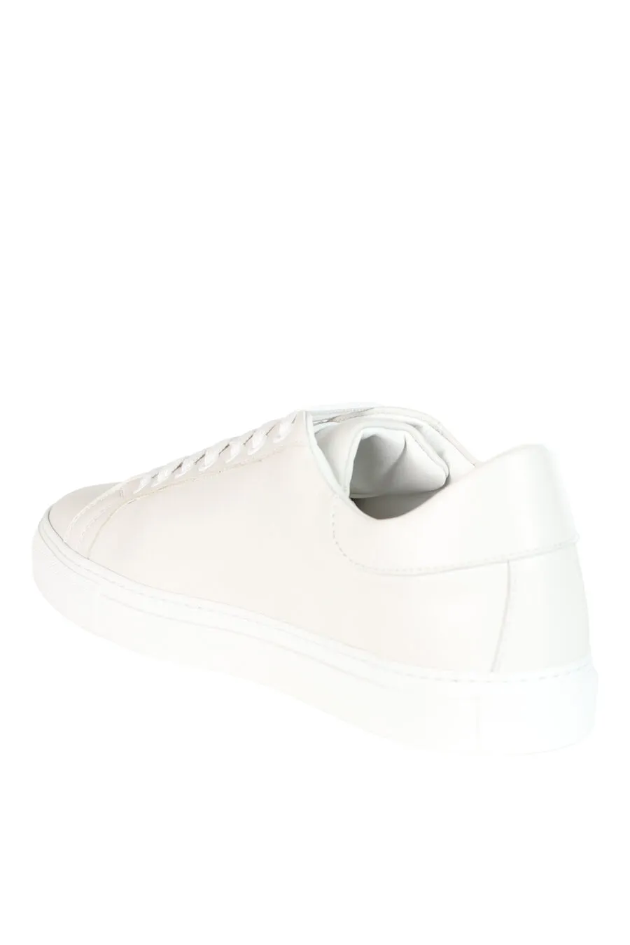Zapatillas blancas de cuero con maxilogo negro